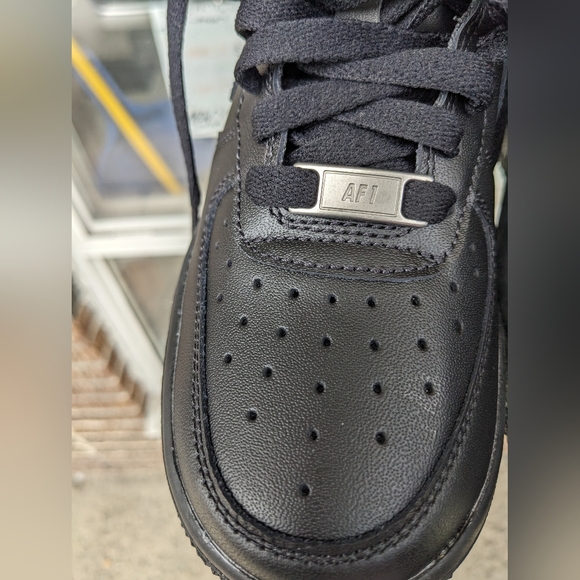 Nike Air Force 1s low - Picture 4 of 6